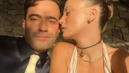 Mert Demir ve Serenay Sarıkaya’nın Türkiye’yi terk etme kararı aldığı iddia edildi! Aşk mı, iş mi?