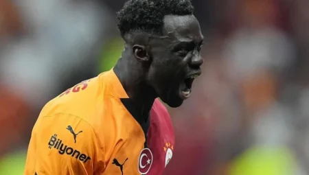 Galatasaraylıları Korkutan Sakatlık: Davinson Sanchez Bilinç Kaybı Yaşadı