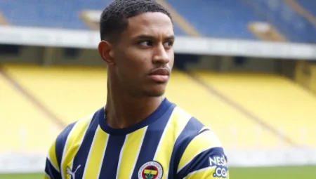 Fenerbahçeli Oosterwolde’nin adı PSV’nin transfer listesinde: Sakatlığına rağmen takibinde