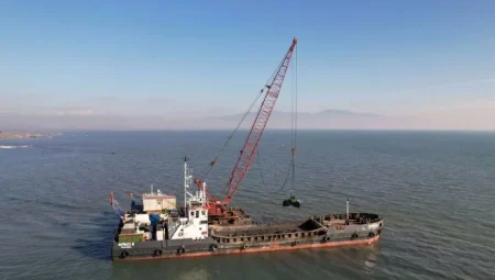 İzmir Körfezi’nde dev temizlik harekâtı: 4 milyon ton çamur çıkarılacak