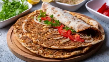 Lahmacun 2200 TL mi olur? Seray Sever: ‘Altın mı koyuyorlar kıyma yerine!’