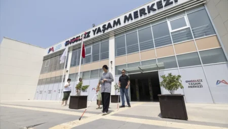 Mersin Büyükşehir’den görme engellilere kapsamlı eğitim: Bağımsız hareket kursuyla hayata engelsiz adım