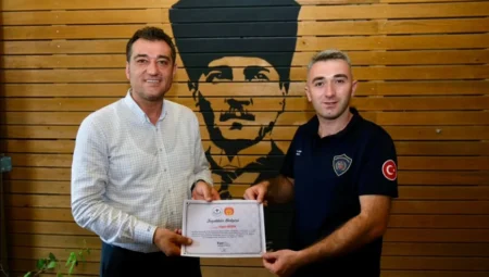 Giresun Belediye Başkanı Fuat Köse, Karabük yangınından dönen itfaiyecilere teşekkür belgesi verdi