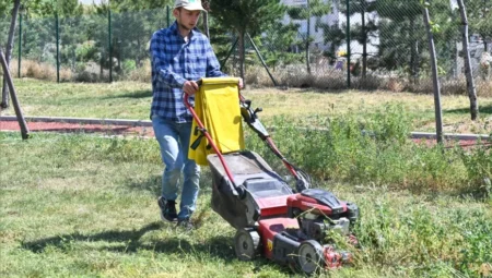 Altındağ’da yaz aylarında park bakım çalışmaları hız kazandı, temiz ve yeşil alanlar vatandaşlara nefes aldırıyor