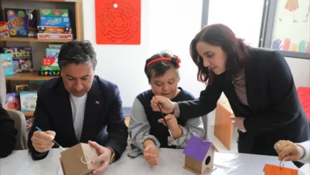 Muğla’da Kısa Mola Merkezleri sekiz ilçede özel gereksinimli bireyler ve ailelerine güvenli zaman sunuyor