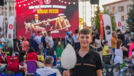 Keçiören’de açık hava sinemasında “Kibar Feyzo” gösterimi yoğun ilgi gördü
