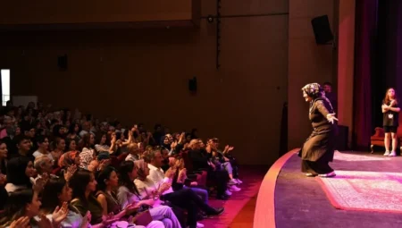 Pursaklar’da 2. Tiyatro Günleri devam ediyor, sanatseverler yoğun ilgi gösteriyor