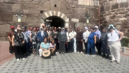 Denizli’nin Acıpayam ilçesinden kadınlar 30 Ağustos öncesi Anıtkabir’i ziyaret etti