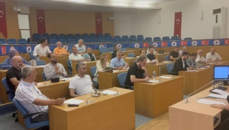 Düzce Belediye Meclisi olağanüstü toplandı, kredi ve enerji projeleri görüşüldü