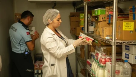 Kuşadası Belediyesi gıda işletmelerinde hijyen ve ruhsat denetimlerini artırdı