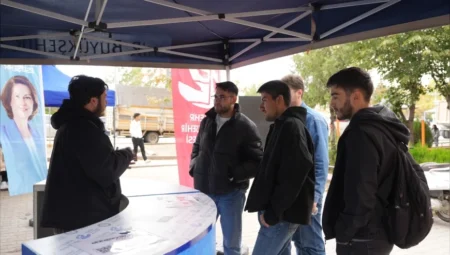 Eskişehir Büyükşehir Belediyesi, üniversiteli gençlere şehirde uyum desteği başlattı