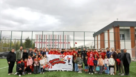 Eskişehir’de Kız Çocukları Eskişehirspor’la Bir Araya Gelerek Hayallerine Renk Kattı