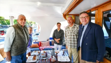 Fethiye’de Gaziler, Şehit Aileleri ve Emekliler Körfez Gezisiyle Bir Araya Geldi